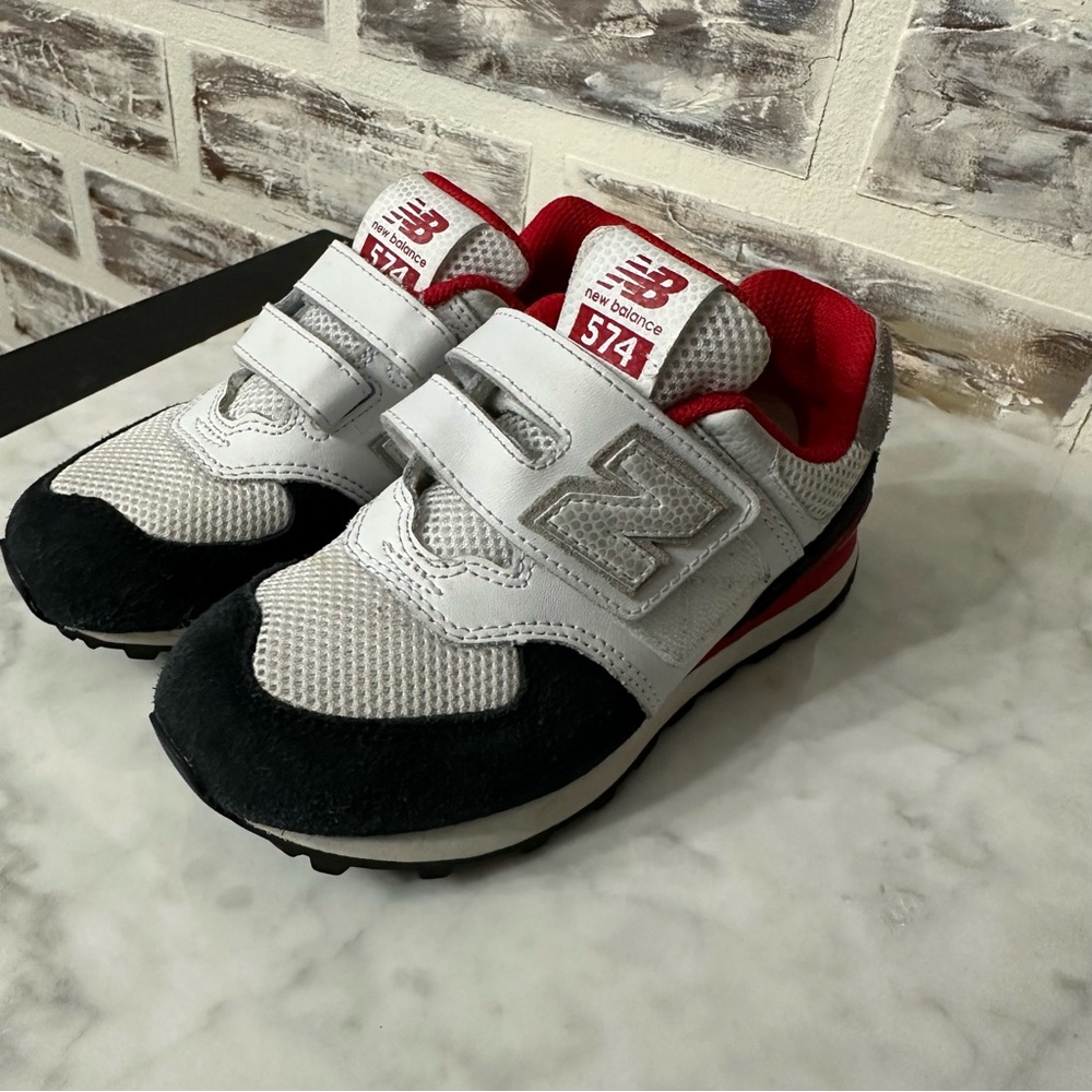 New Balance 574 Classics Velcro Strap Sneakers Shoes Size 12.5